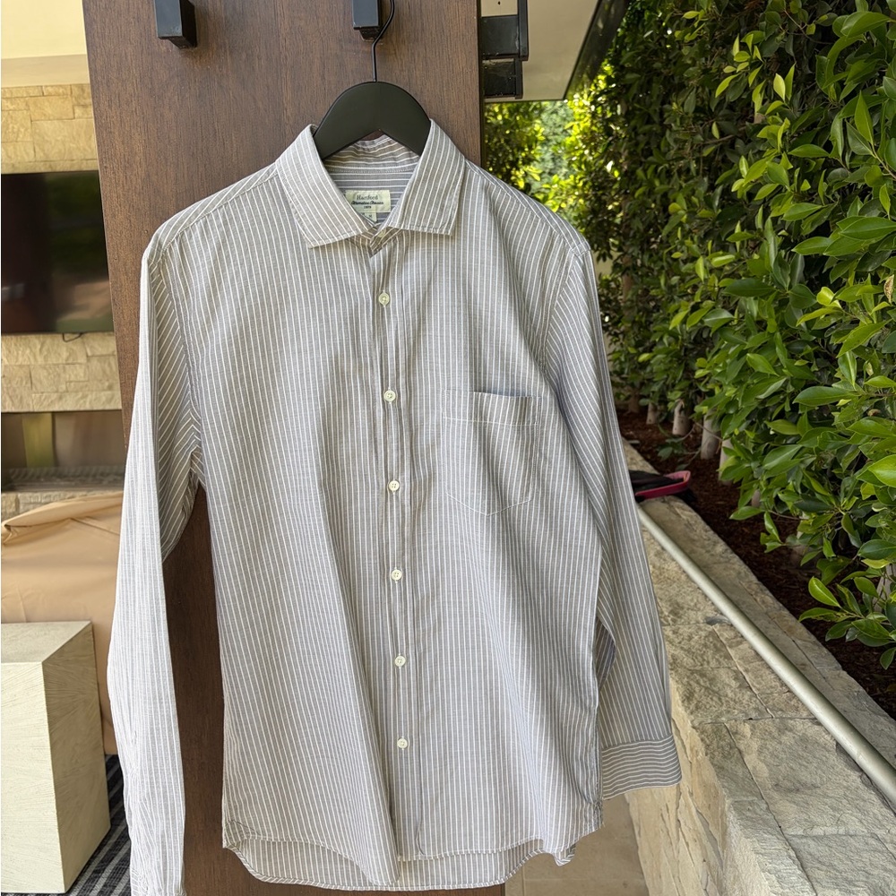 Hartford Men's Gray and White Pinstripe Button-Up Shirt